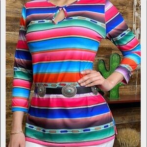 Top with Keyhole Neckline and Side Slits Size Medium